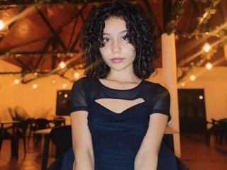 https://livecamclips.com/media/model/alicelewiis/4...